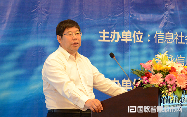 在“2015中国互联网+信息社会高端论坛”上，北京拓尔思信息技术股份有限公司副总裁刘瑞宝发表主题演讲。